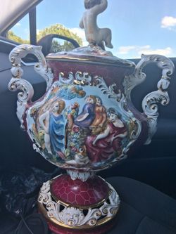 Capodimonte large porcelain centerpiece