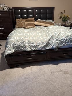 🚨 Moving Sale – Must Go ASAP! California King Bed + Dresser Bundle- NO MATTRESS