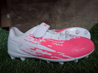 Soccer cleats us size 2.5youth
