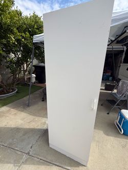 Storage cabinet
