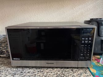 Panasonic - 1.6 Cu. Ft. 1250Watt Countertop
