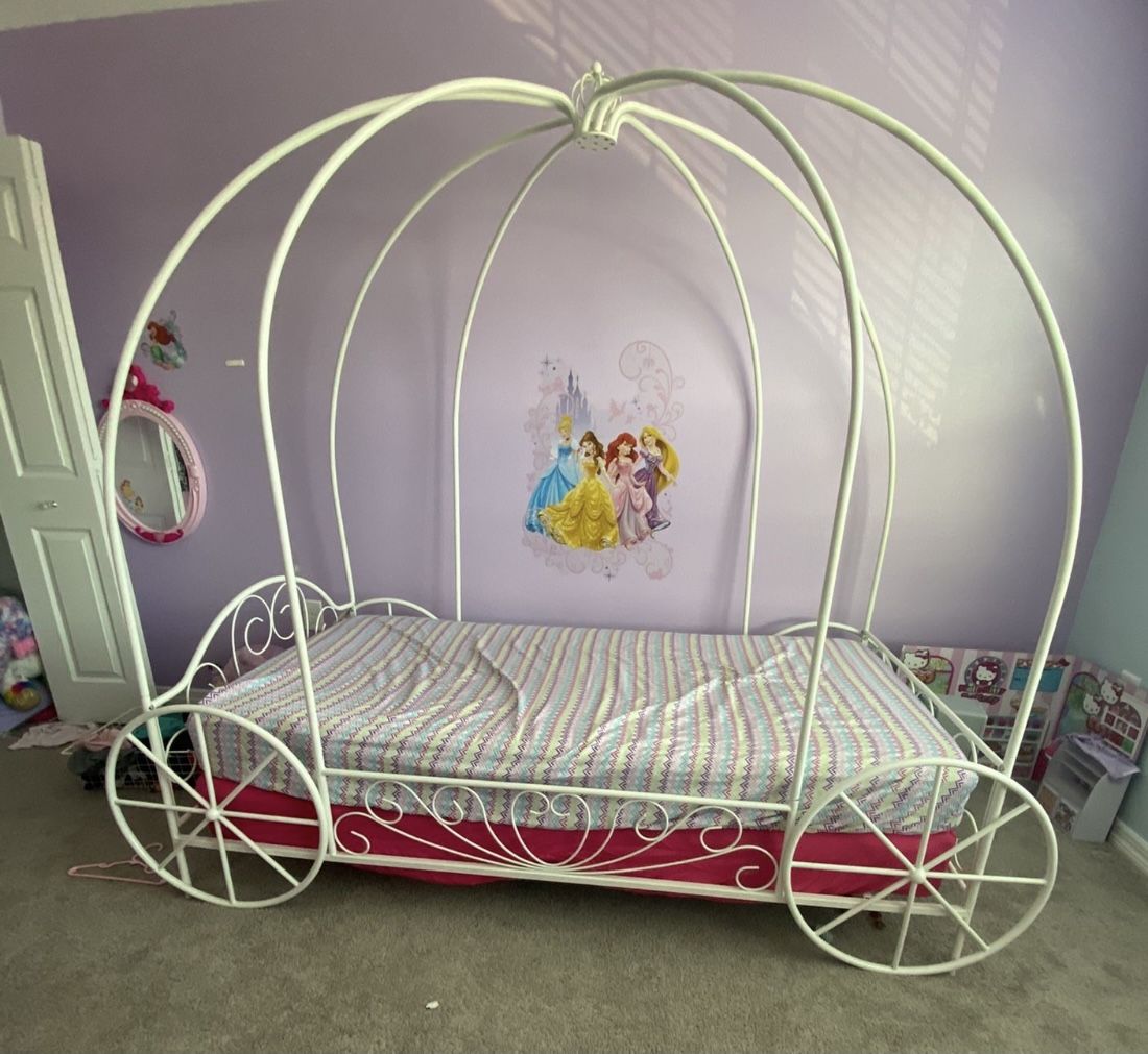 Twin Carriage Bed - Pending Pick Up