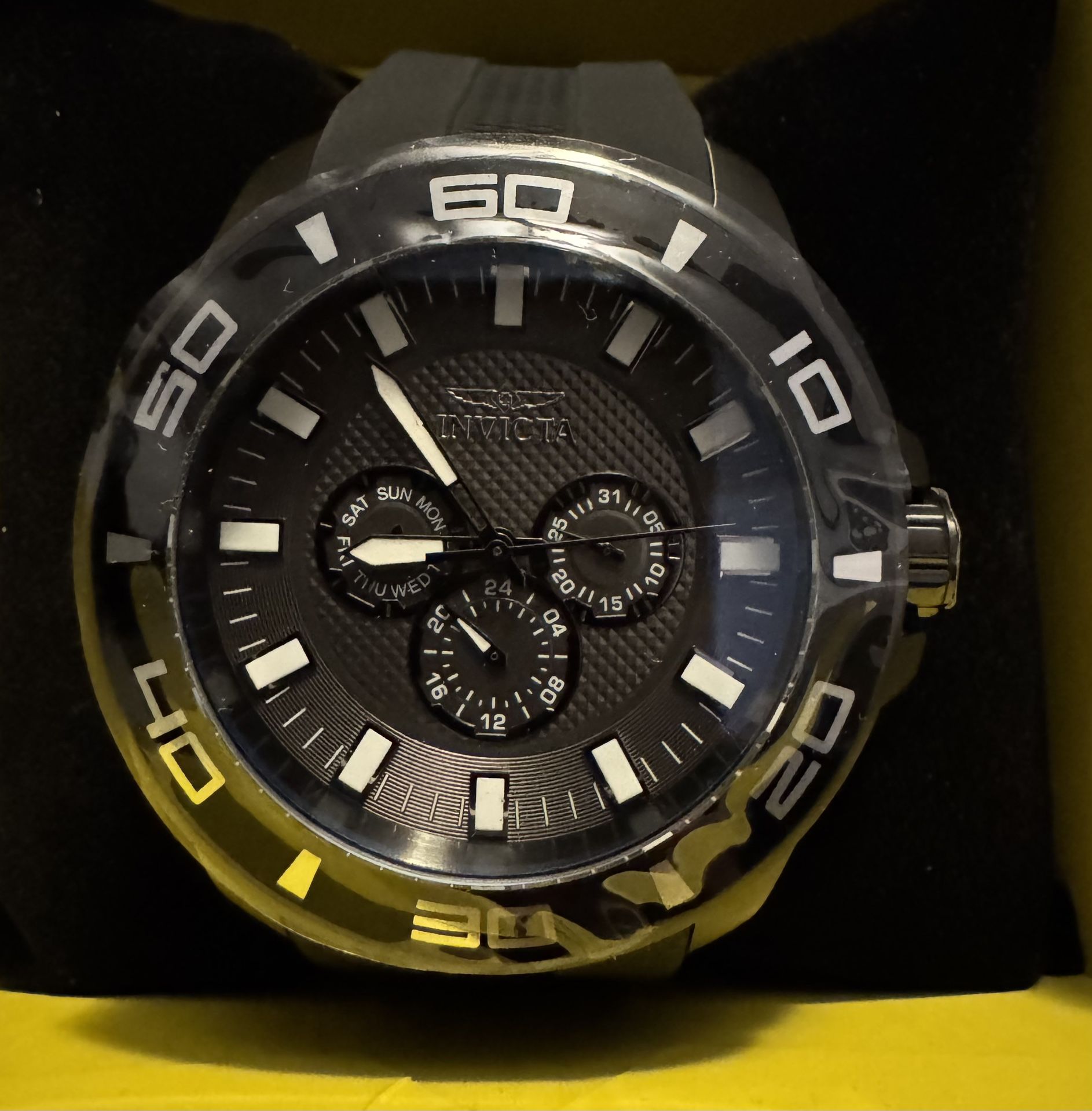 Brand New Never worn in box. Invicta Men's Watch - Pro Diver Black Dial Silicone Rubber Strap Day-Date | 28000