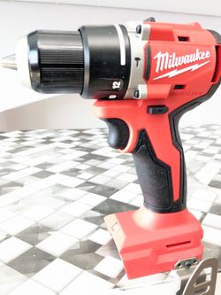 M18 Milwaukee ULTRA COMPACT 1/2" Hammer Drill