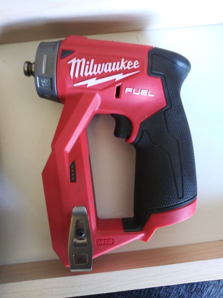 Milwaukee M12 Installation Drill/ Driver Kit for Sale in SeaTac, WA
