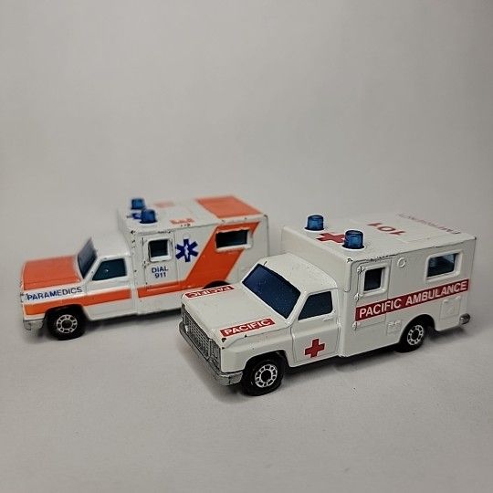 Matchbox Pacific Ambulance & Paramedics Ambulance Lot Of 2 "Read Description""