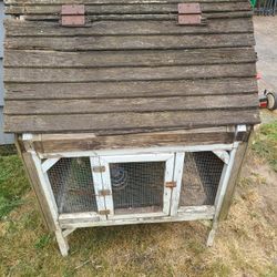 Rabbit Hutch - Peaked Roof