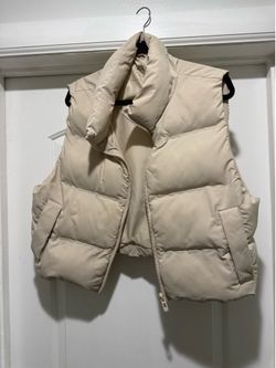 Zara Women’s Beige Puffer Vest