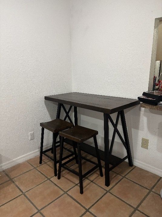 Hightop Kitchen Table With Stools