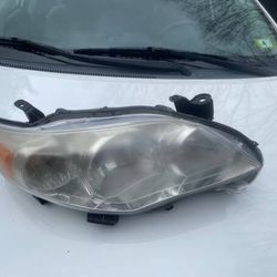 Right headlight for a 2011 to 2013 Coroll
