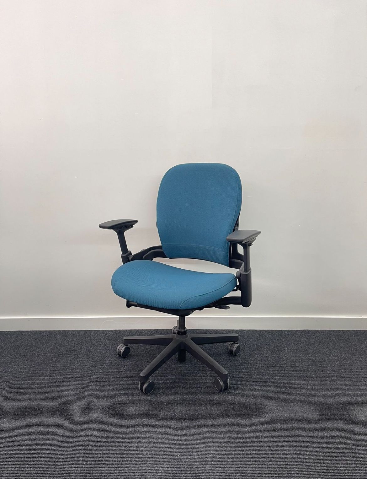 LIKE NEW STEELCASE LEAP V2 PLUS CHAIRS! 🚚🚚DELIVERY AVAILABLE🚚🚚