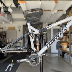 Turner 5 Spot Frame - Medium