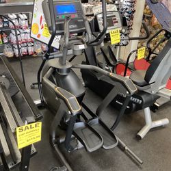 Matrix E30 High End Elliptical Cross Trainer Like New With Warranty MSRP $3400