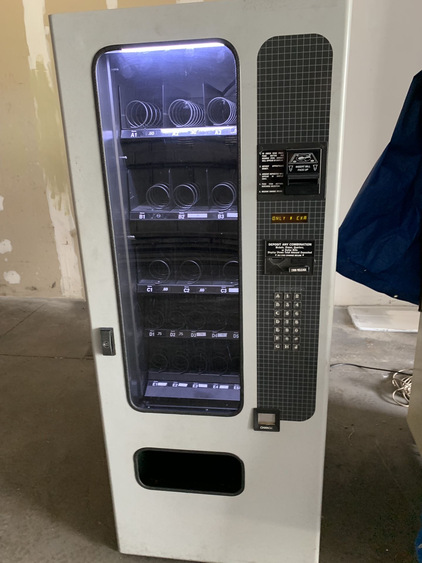 Snack Vending Machine LU Wegner 3039
