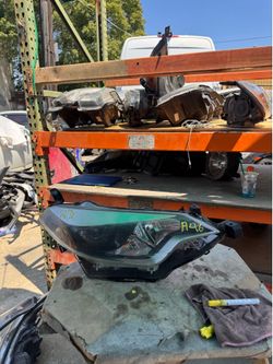 Toyota corolla right USED OEM HEADLIGHT (2014-2016)