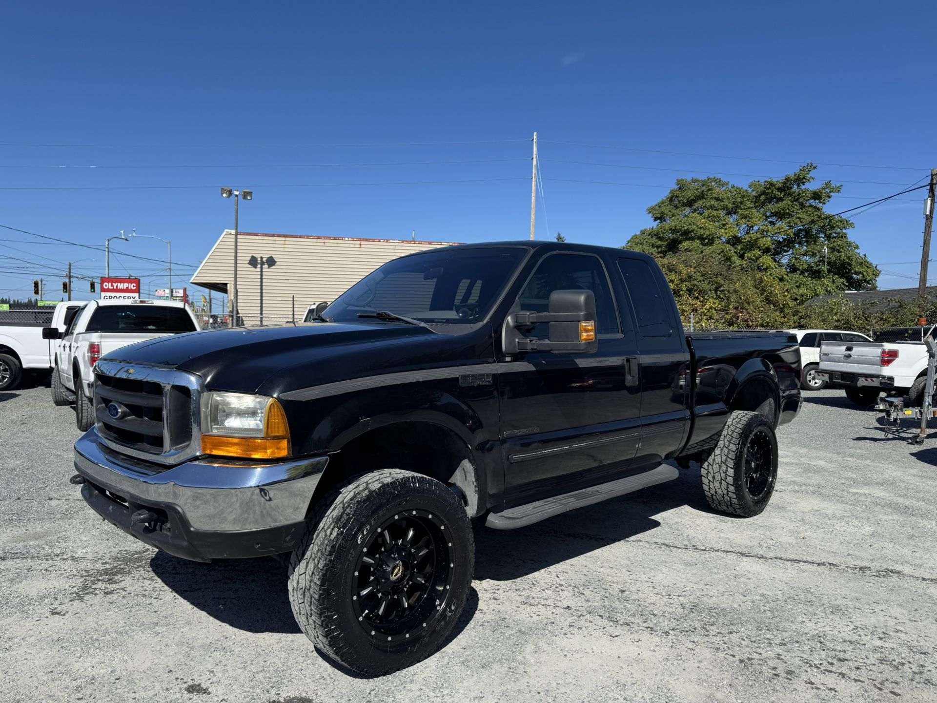 1999 Ford F250 Superduty 7.3 diesel  4x4 277k miles New transmission at 240k Edge tunner Engine is all stock  F350 rear leaf springs  Tinted windows  