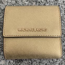 MICHAEL KORS JET SET TRAVEL SMALL CARD CASE CARRYALL GOLD LEATHER  BIFOLD WALLET. 