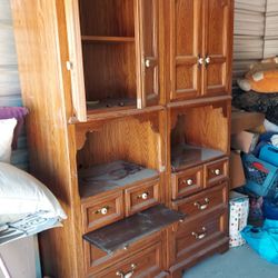 20 Yr Old Solid Oak Cabinets 