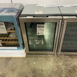 U-Line 2000 Series  U2224RGLS00B 4.9 cu. ft. Built-in Compact Refrigerator