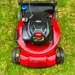 TORO Self-Propelled Personal Pace Lawn Mower w/ 190cc Briggs & Stratton Engine