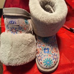 UGG  Snow Boots  Size 6