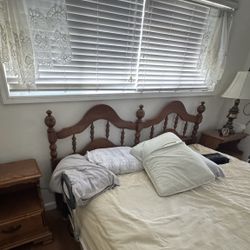 Bedroom Set King Size Bed , Dresser & 2 Nightstands 