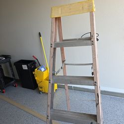 6ft fiberglass ladder