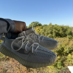 YEEZY 350 V2 “BONE” LIKE NEW SIZE 7