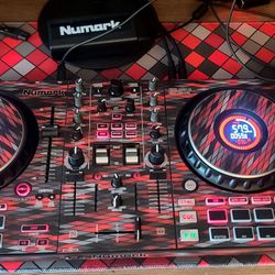 Numark Mixtrack Platinum Fx 