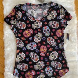 No Boundaries Women's Medium Sugar Skull Print V-Neck T-Shirt