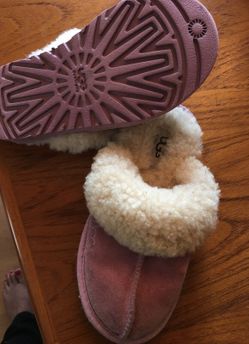 Ugg kids size 13 slippers! Pink 20.00