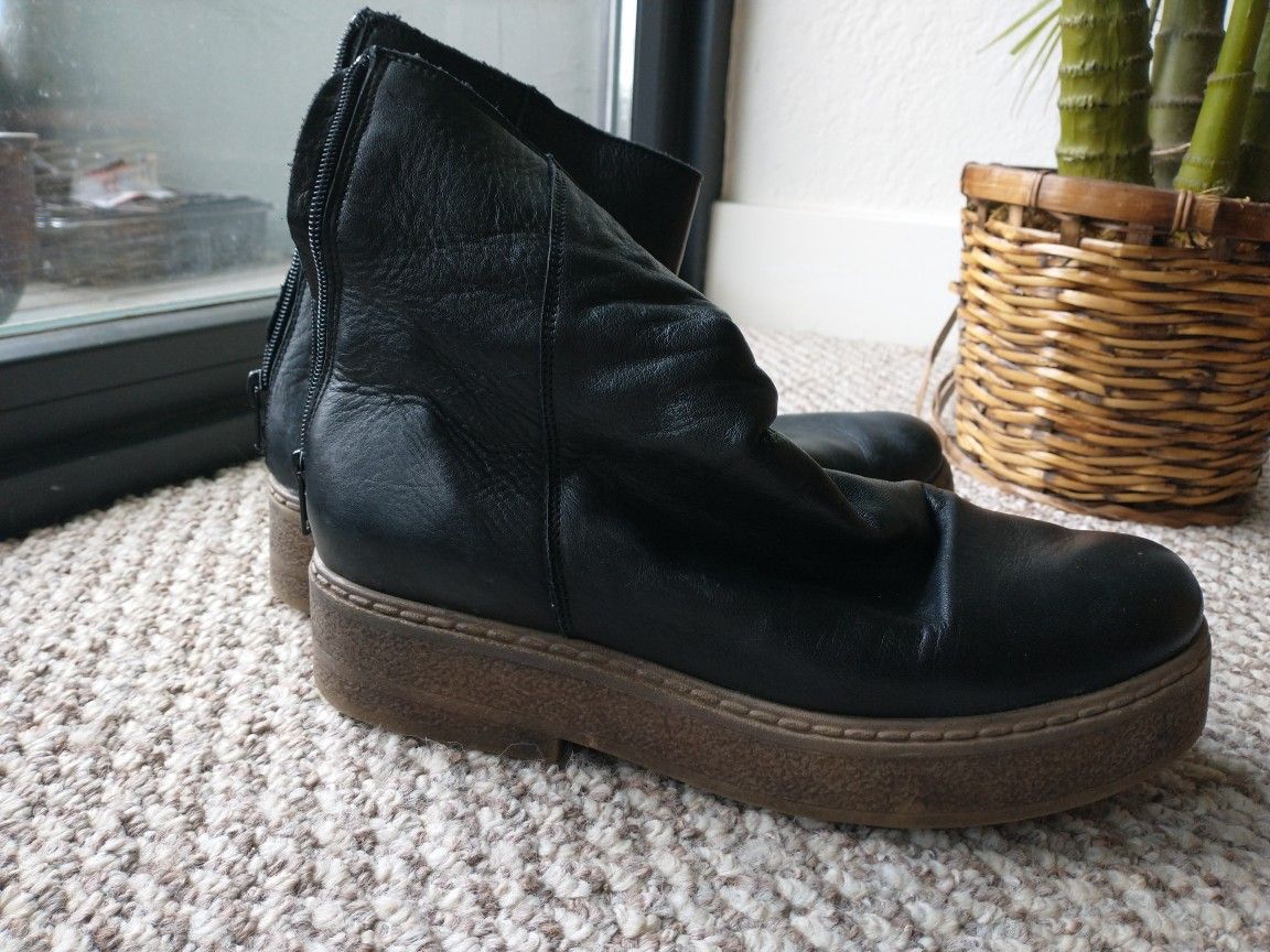 Free People, **  FLATFORMS  **  Boots, Black Leather, Size 39