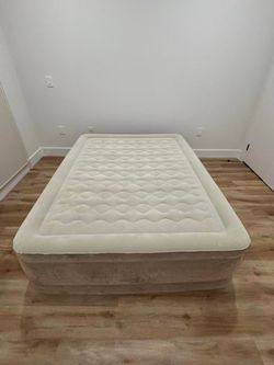 Intex Queen Airbed with built in air pump