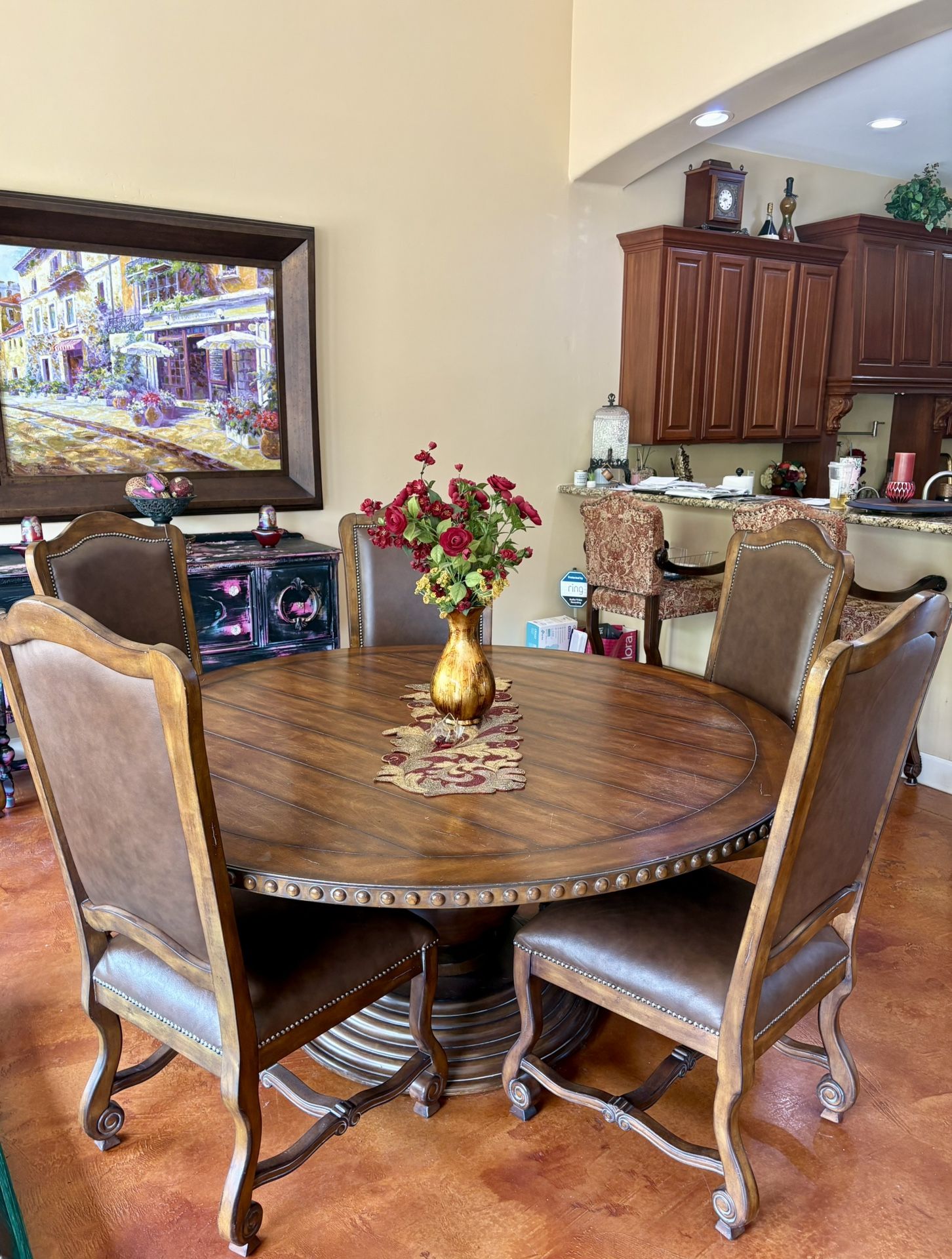 Round Dining Table 