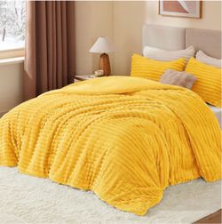 Yellow Fluffy Striped Comforter Set with Pillowcases