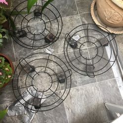Para macetas Grandes con llantas $15- cada una