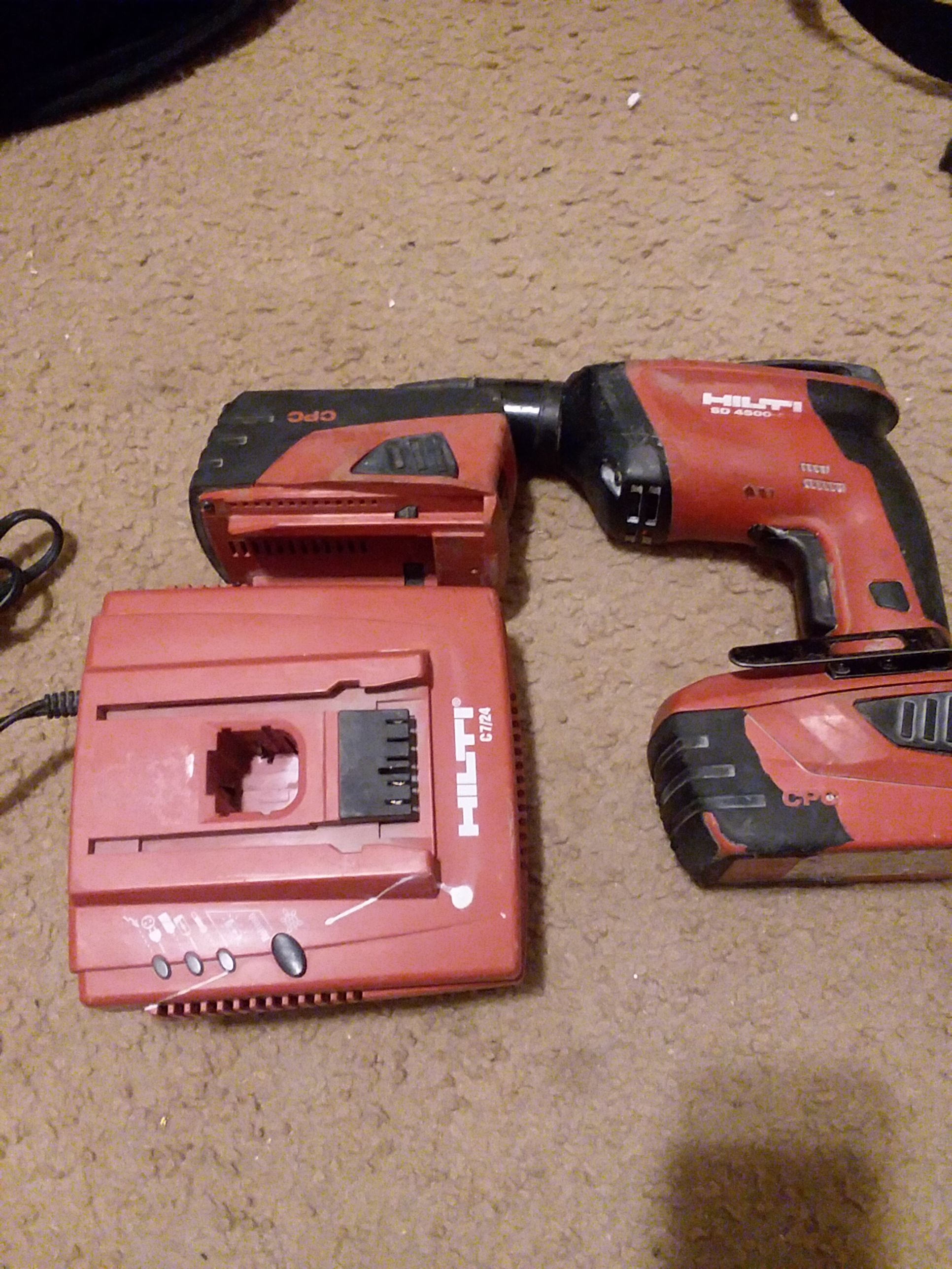 Dos. Batería y. Cargador. Hilti. Chirroquera