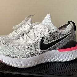 Women/ Nike Epic React / Running Shoes/ 8,5/ Flyknit 2 Oreo Pink/ 