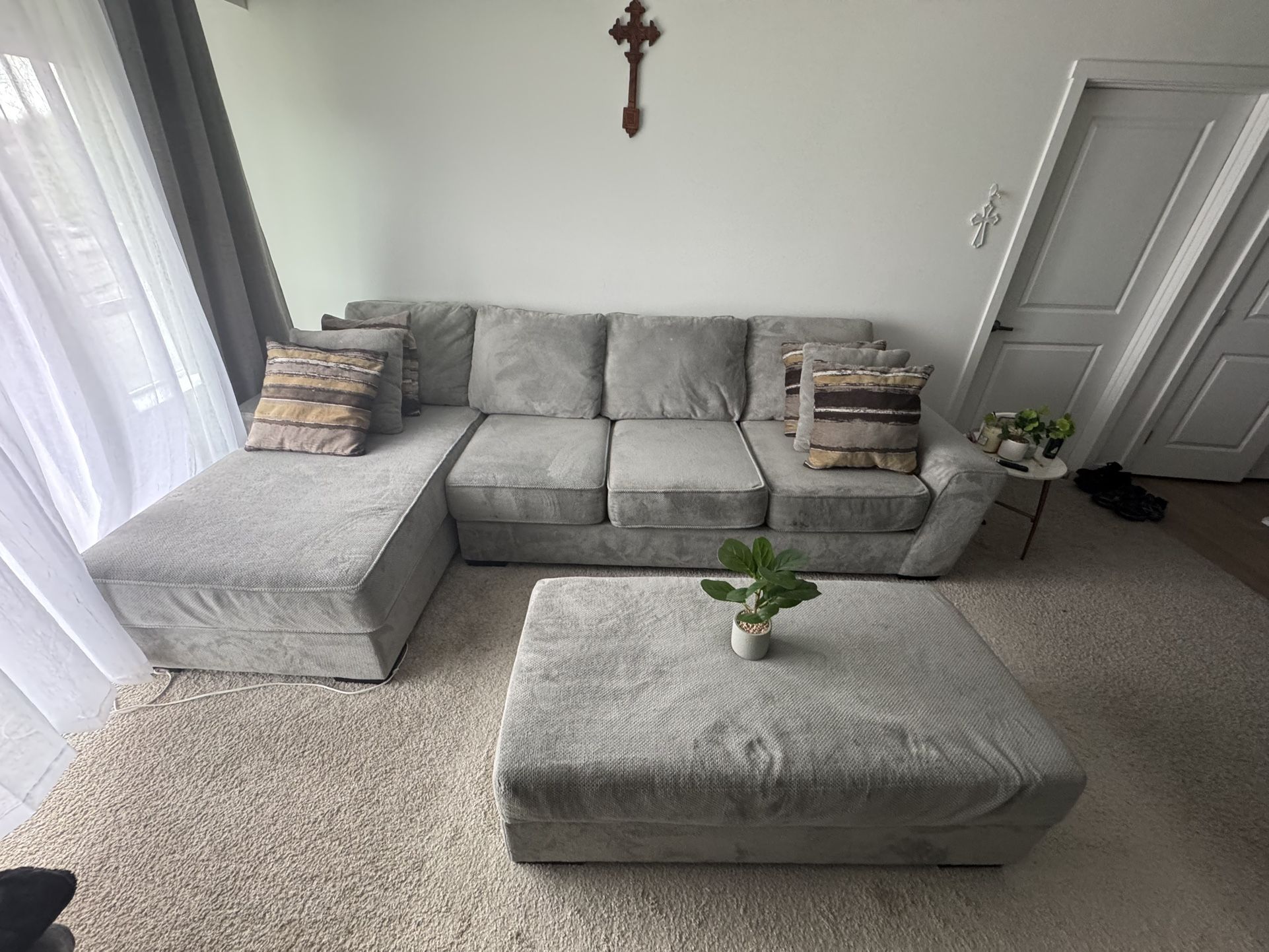 Light Gray Sectional Couch w/ Storage Ottoman – Clean & Comfy!