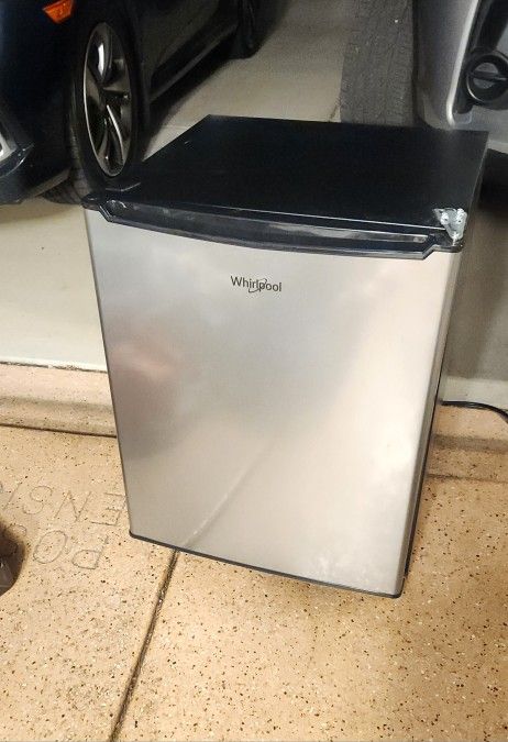 Mini Fridge 