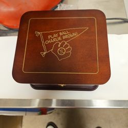 Play Bally Charlie Brown Music Box