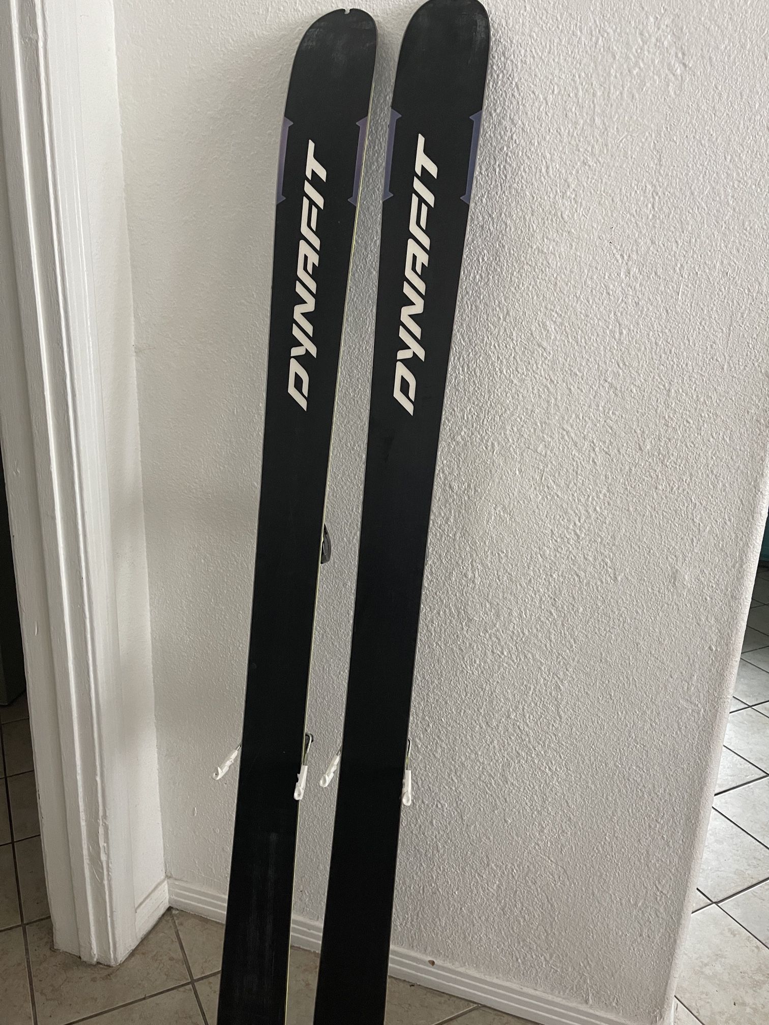Dynafit chugach Skis (27 Inch) A+ Atomic Warden 13 Bindings
