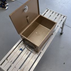 Fireproof safe with key