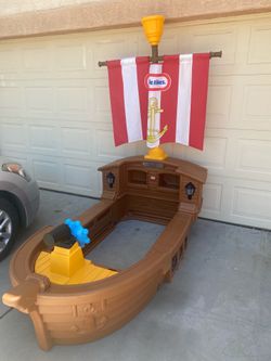 L@@K- LITTLE TIKES TODDLER PIRATE BED