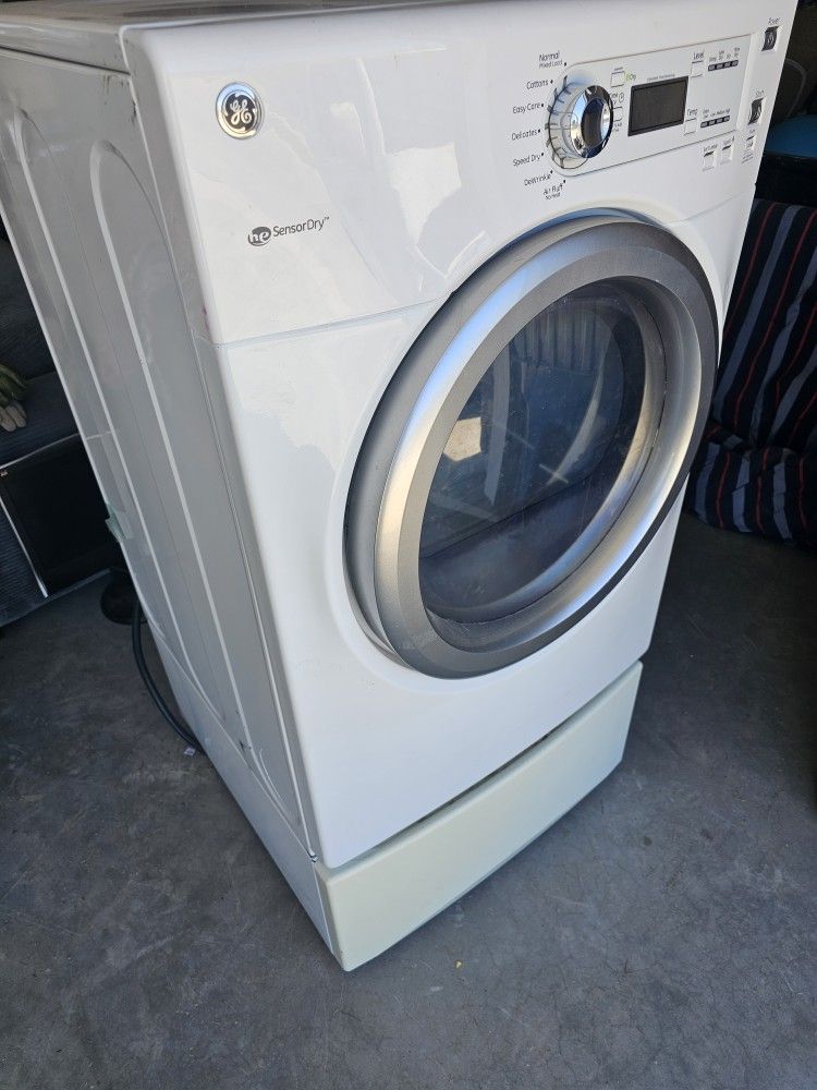 GE 7.0 Cu.ft. Capacity Electric Dryer