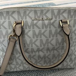 Michael Kors Medium Messenger Crossbody Satchel Handbag Purse