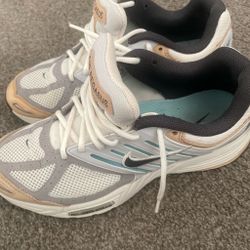 Nike Sneakers Size 10