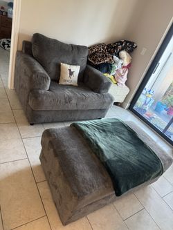 COUCH/CHAIR/OTTOMAN. SET OR INDIVIDUALLY SOLD!!!