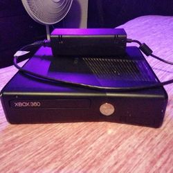 Xbox 360 + 5 Xbox One Games