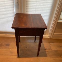 Antique Small Colonial Nightstand Or Lamp Table